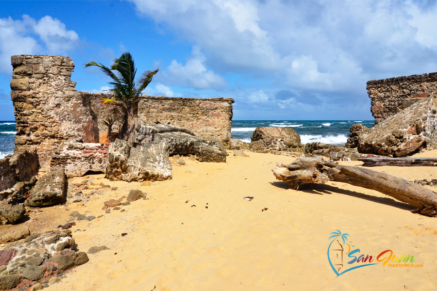 Playa Peña - Beach near Old San Juan with ruins.