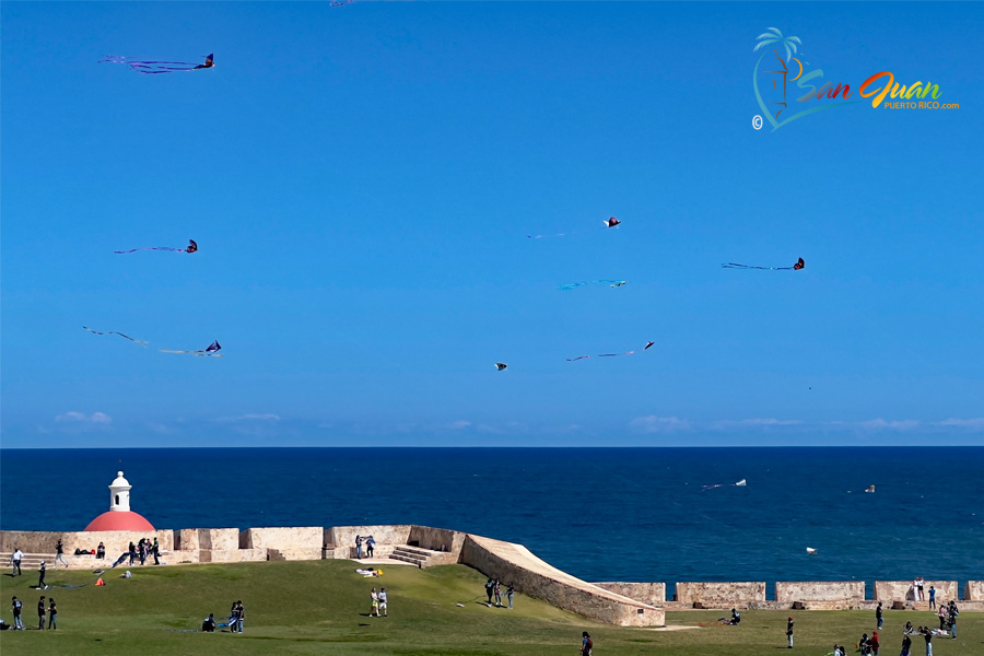 Fly a Kite at the Grounds of El Morro - Old San Juan Things to Do